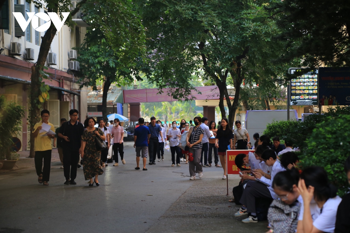 Nhiều thí sinh ngoại tỉnh “cạnh tranh” vào 2 trường THPT chuyên hot nhất Hà Nội